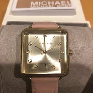 ✨SOLD✨Michael Kors pink leather strap watch